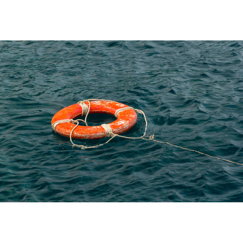 Bouée de sauvetage dans l'eau - Photographie sur toile tendue, H 32 po x l 48 po