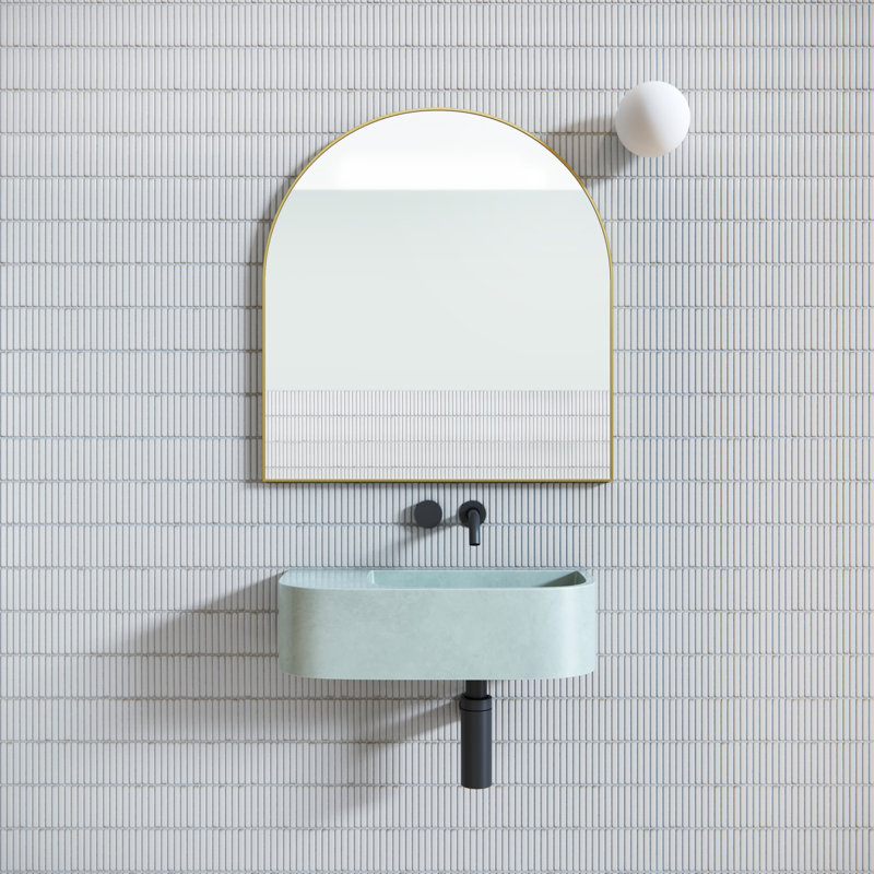 Miroir arqué Kira, Laiton satiné, 30 po x 32 po