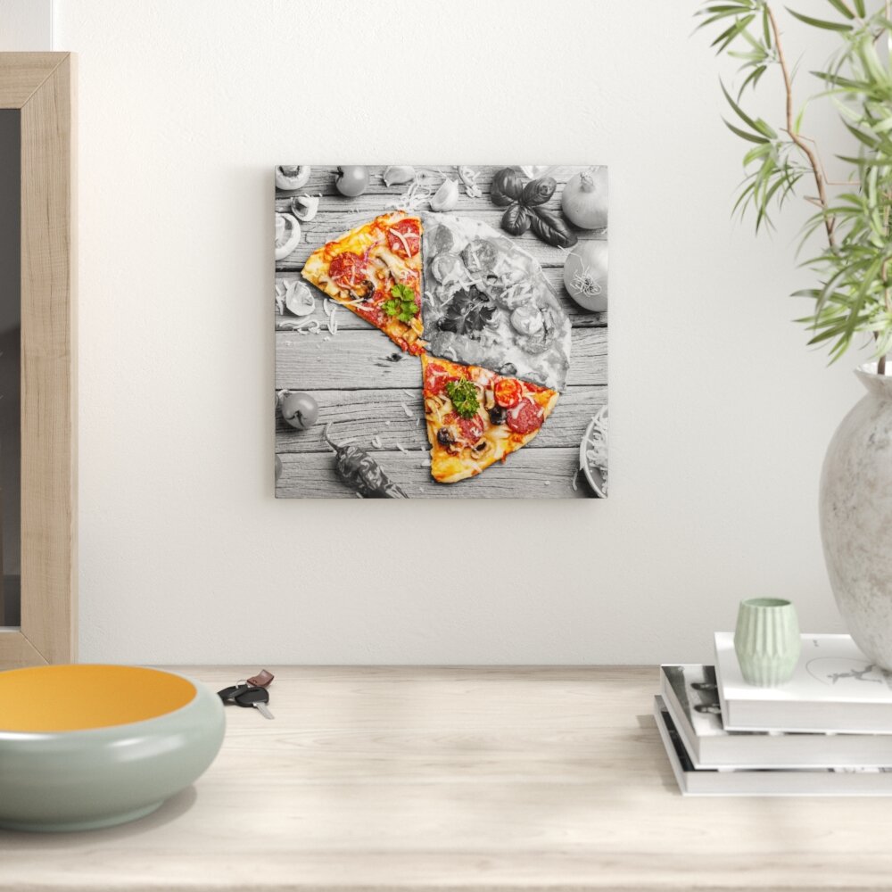 Leinwandbild Leckere Pizza auf einem Holztisch