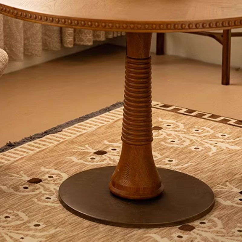 Une table ronde magnifiquement conçue dans un style rétro, H 29,92 po x L 51,18 po x l 51,18 po
