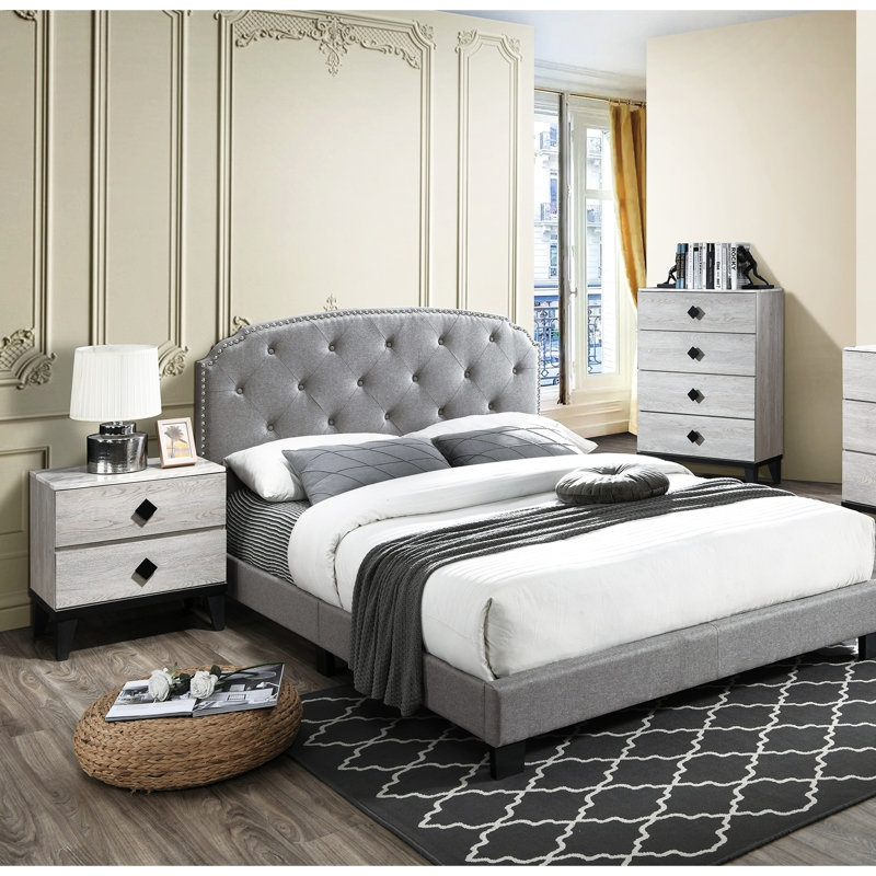 Grand lit en gris de style européen, tête de lit à boutons, garniture cloutée, tissu en toile de jute, pieds de soutien centraux, aucun sommier nécessaire
