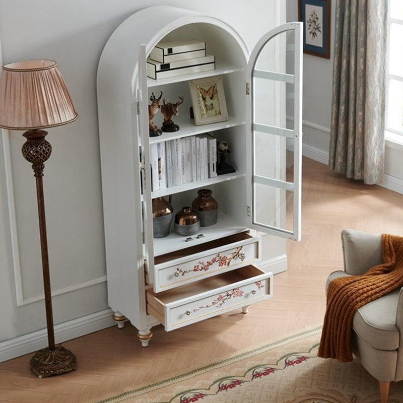 Blanc massif + bois manufacturé + vitrines