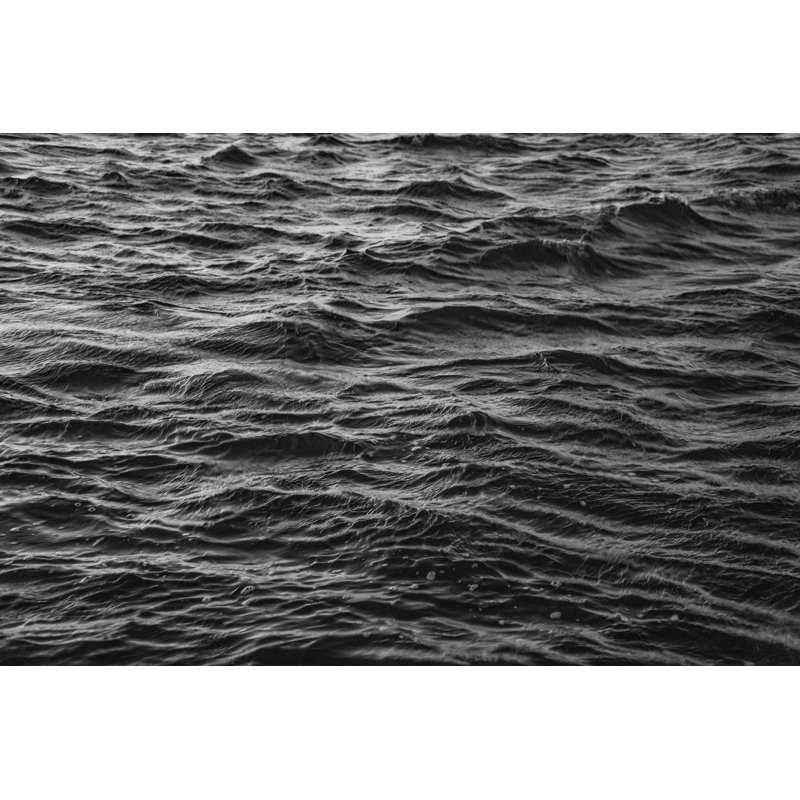 Vagues envoûtantes, H 28,5 po x l 40 po, Cadre noir