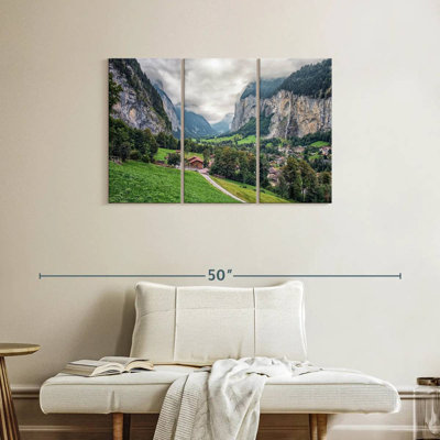 Rorry Small Lauterbrunnen Village In Switzerland