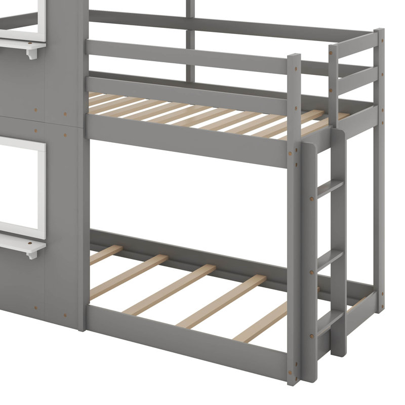 Lit superposé simple au-dessus d'un lit simple en bois avec toit, fenêtre et garde-corps, gris