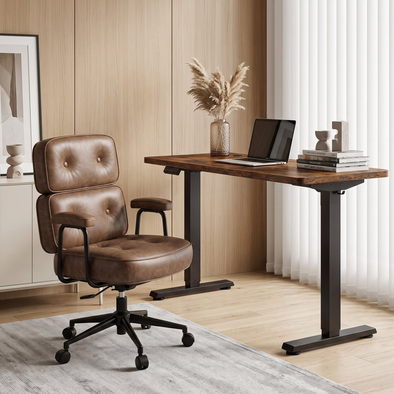 Bureau debout électrique à hauteur ajustable avec chaise de bureau en similicuir, H 46,46 po x l 55,12 po x P 23,62 po, Brun