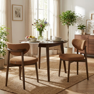 Chaise de salle à manger de style Mid-Century avec pieds en bois massif et poignée intégrée