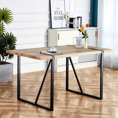 Table de salle à manger rectangulaire en bois industriel pour 6 personnes, 55,1 po x 31,4 po x 29,9 po, plateau de 1,5 po d'épaisseur et pieds en métal noir, pouvant accueillir 6 personnes, 55,1 po x 31,4 po x 29,9 po, plateau de table avec cuisine