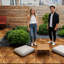 Carreaux de terrasse imbriqués en bois d'acacia massif, plancher extérieur à motif diagonal de 12 po x 12 po pour patio, balcon et bord de piscine (paquet de 60) - toutes saisons, imperméables et antidérapants - Installation facile à verrou, aucun outil nécessaire