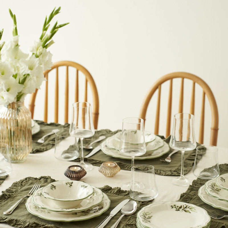 Julia 24 Piece Porcelain Dinnerware Set