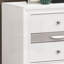 Élégante table de chevet blanche avec tiroirs doublés de feutre