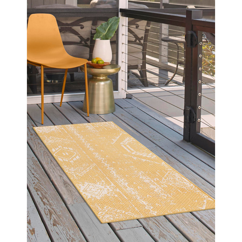 Tapis intérieur / extérieur jaune en polypropylène tissé à la machine 9 pi 10 po x 13 pi Broux, Tapis de couloir 2 pi x 4 pi