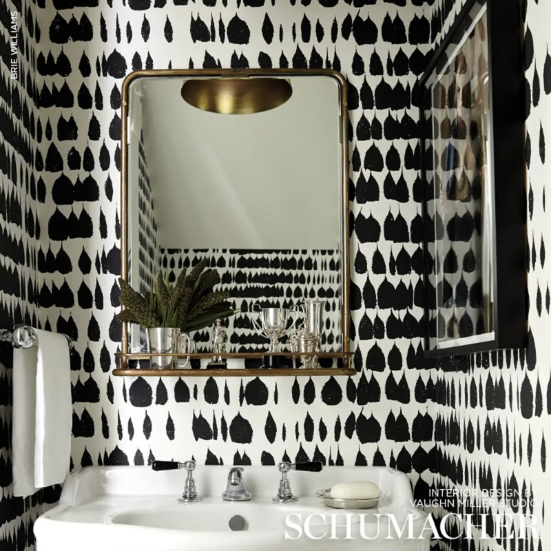 Queen Of Spain Wallpaper, Black