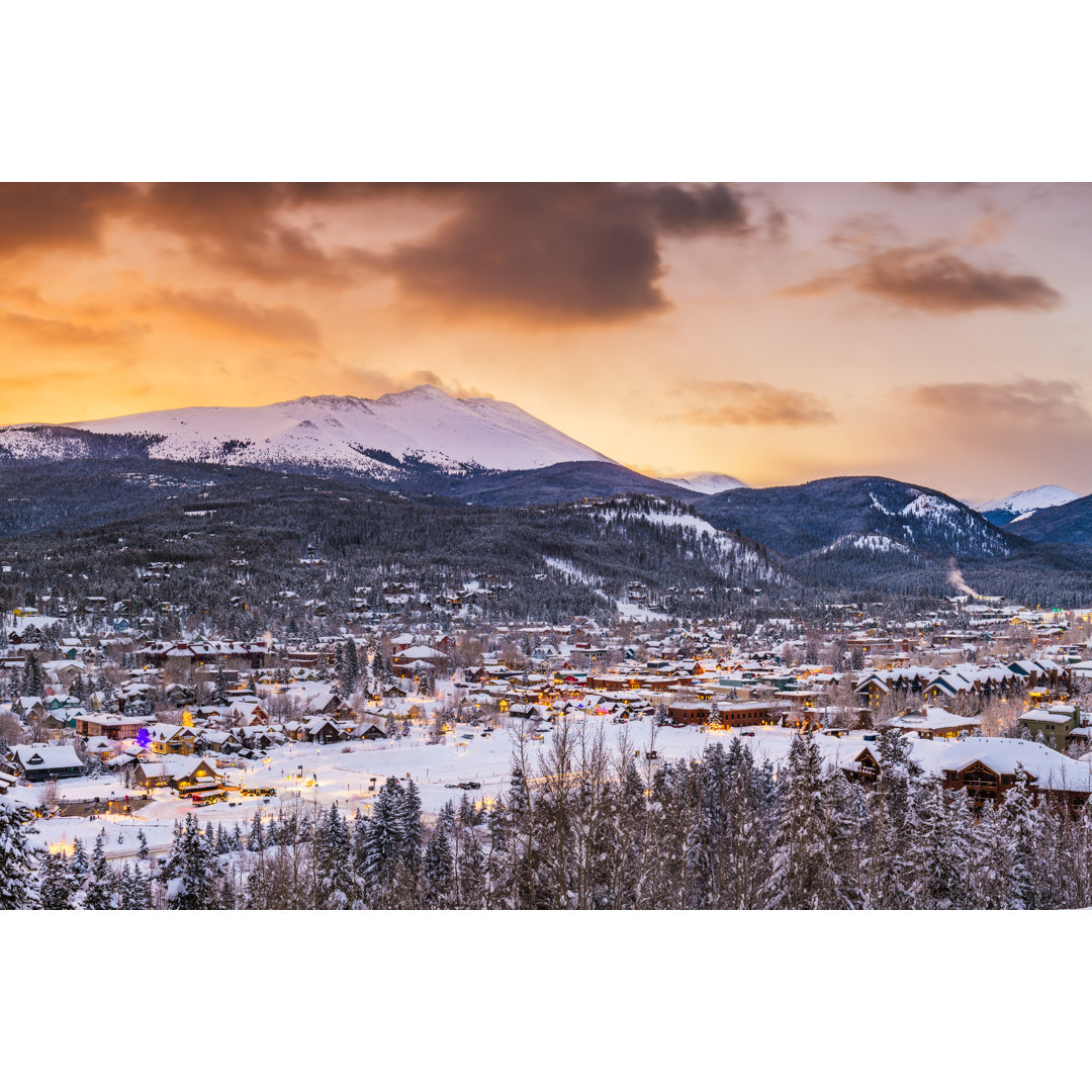 Breckenridge, Colourado, USA Skigebiet Stadt Skyline von Sean Pavone - Wrapped Canvas Photograph