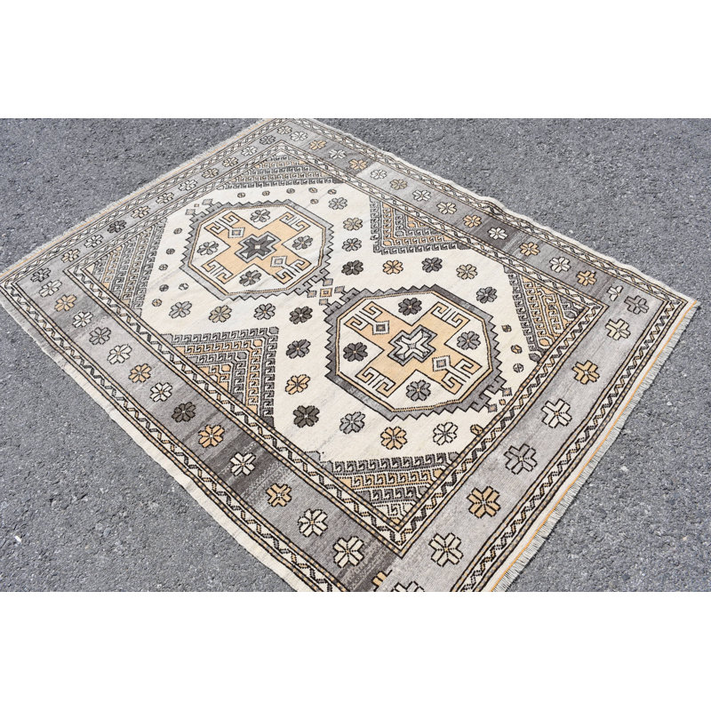 Tapis turc antique beige pour l'intérieur, idéal pour les éléments décoratifs de chambre à coucher et de plancher avec des matériaux organiques
