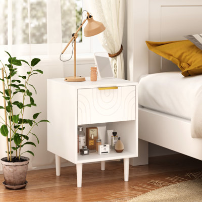 Table de chevet blanche moderne de 22,83 po de hauteur avec un tiroir et une tablette ouverte, or - poignée décorative, idéale pour la décoration de chambre à coucher