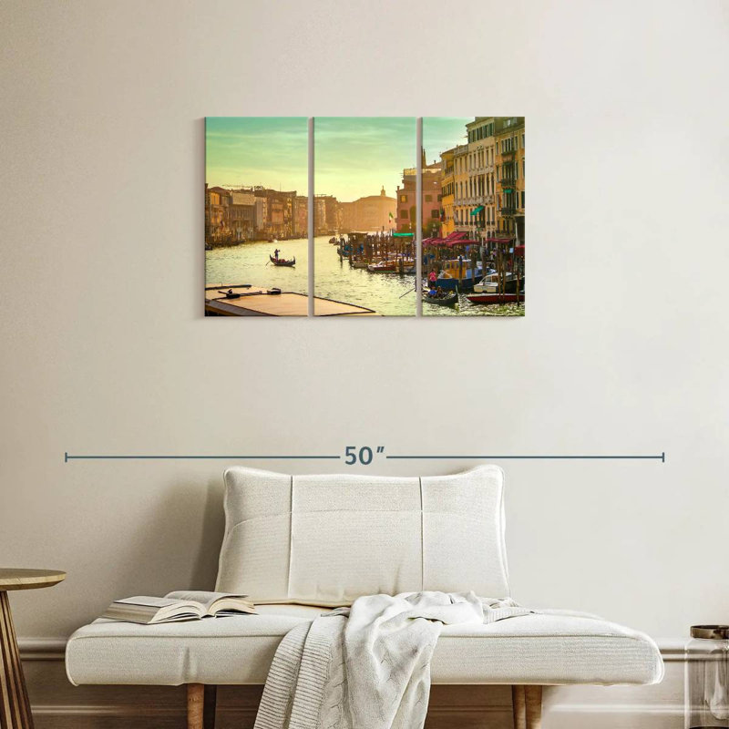 Nicci Venice II, 20" H x 33" W