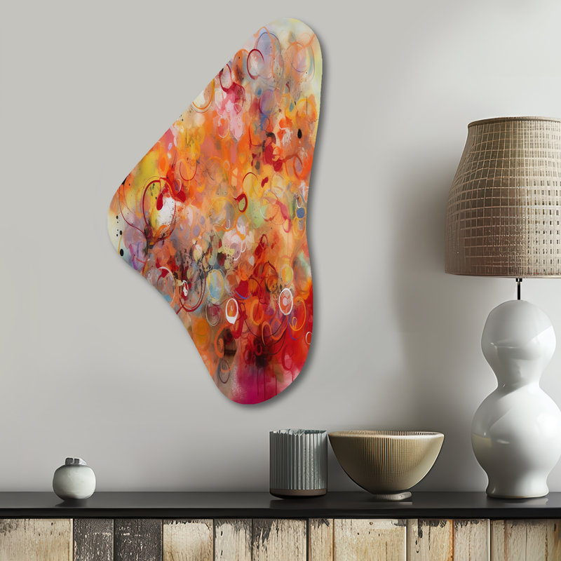 Décoration murale orange, rouge et marbré Dreamscape I - Forme géométrique abstraite en forme de Boomerang, H 31 po x l 17 po