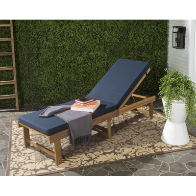 Chaise longue inclinable simple en acacia avec coussins de 75,2 po de longueur Matheny