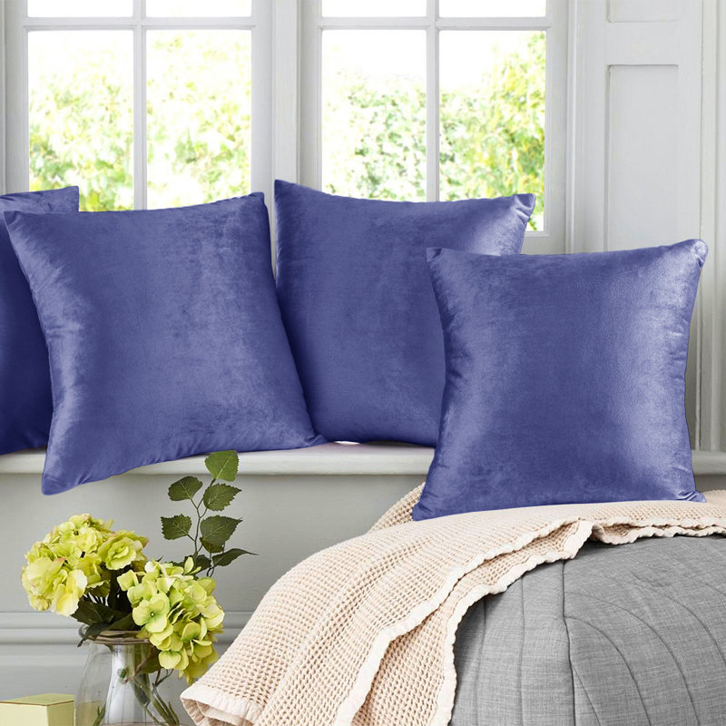 Ensemble de 4 coussins décoratifs en velours Nestl, Bleu apaisant, H 26 po x l 26 po