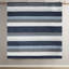 Chambre à coucher moderne avec édredon à rayures grises, bleu marine et bleues - Draps en microfibre de rembourrage pour lit simple jusqu'à 12 po-121313528