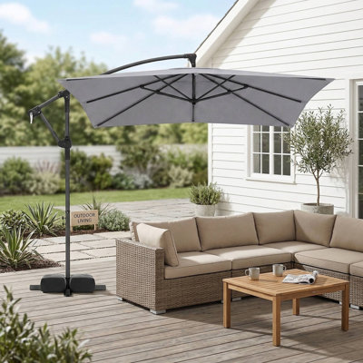 Parasol carré suspendu en porte-à-faux décalé 8 x 8 pi résistant aux rayons UV avec rotation à 360 degrés pour un abat-jour de terrasse près de la piscine