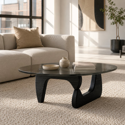 Table basse triangulaire moderne en verre avec base en bois massif noir, plateau en verre trempé gris, coins arrondis, L 32,5 po x l 22,5 po x H 16 po