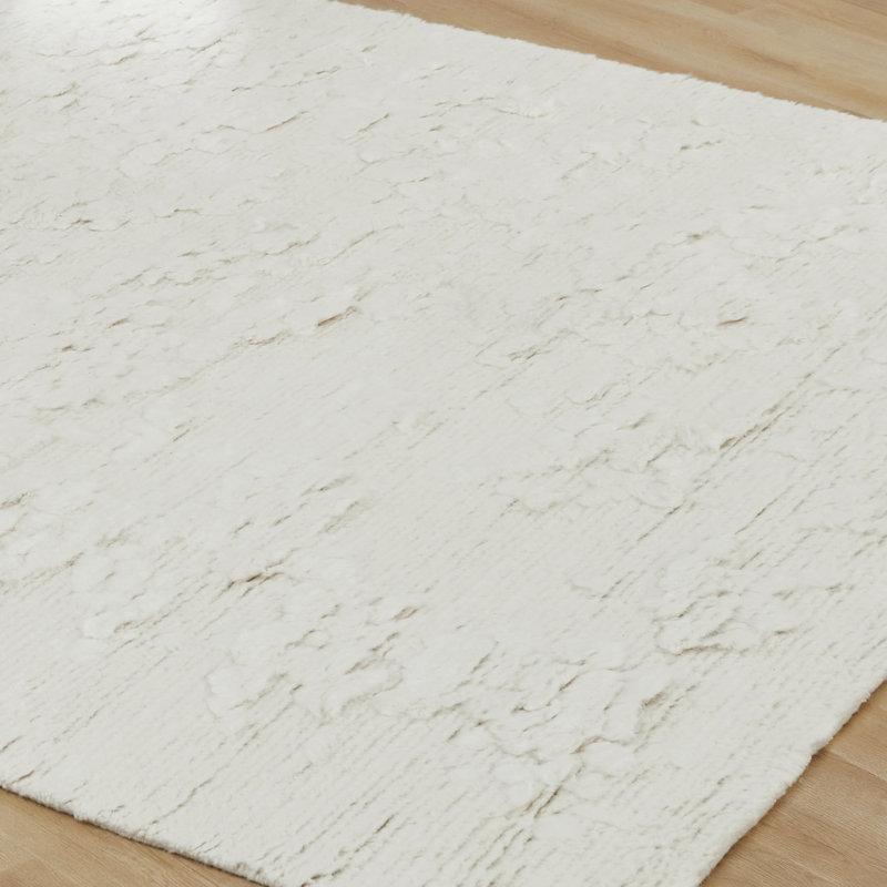 Hand Knotted Wool Area Rug in White/Cream, Rectangle 5' x 7'