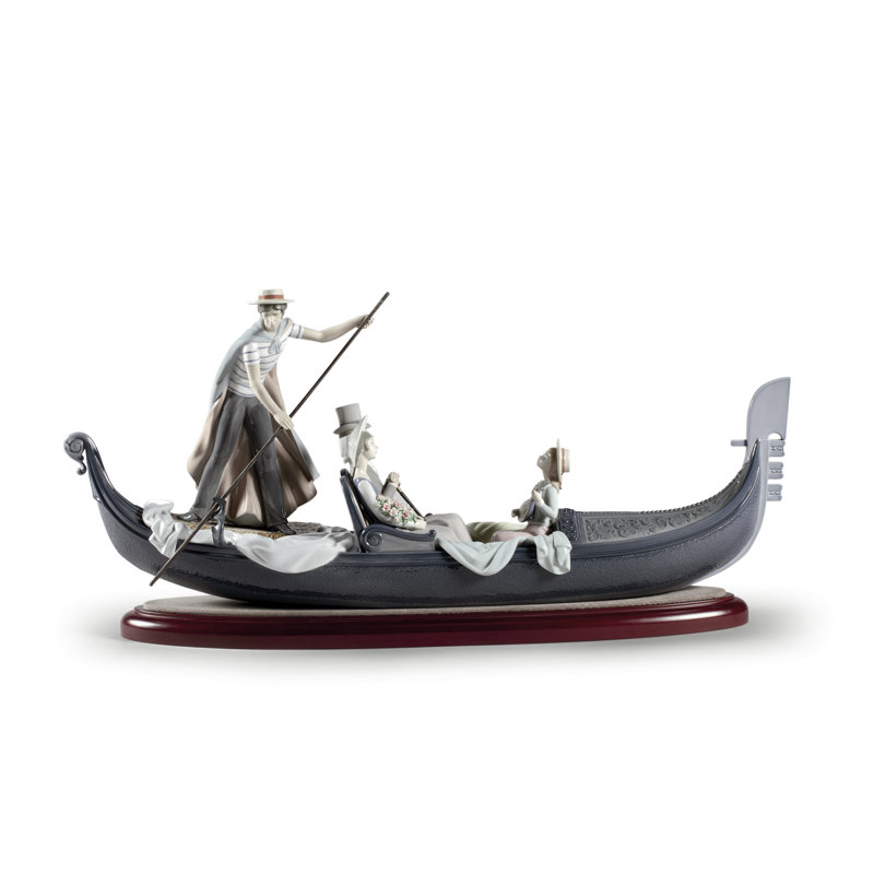 Figurine dans la gondole