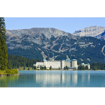 Anenas " Chateau Lake House "