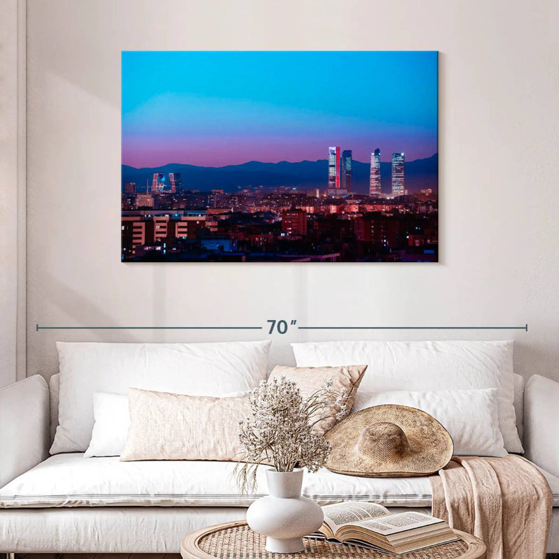 Horizon Cuatro Torres de Madrid, H 30 po x l 45 po