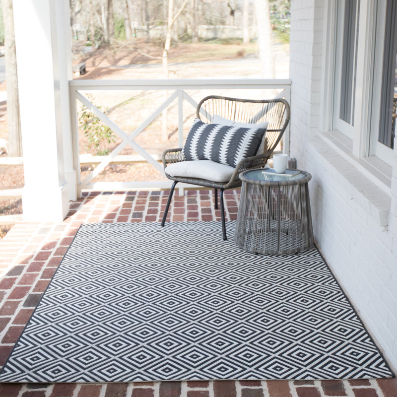 Tapis intérieur / extérieur noir / blanc à motif géométrique Ammons, Rectangle 5 pi 3 po x 7 pi