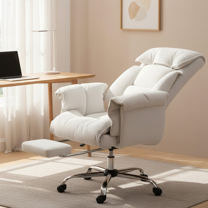 Chaise de bureau à haut dossier HOMcom, chaise de bureau inclinable avec repose-pieds, coussin épais, mousse à haute résilience, hauteur réglable, roulettes, blanc crème