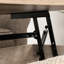 Table basse à plateau relevable brun, tablettes ouvertes, compartiment caché, fini tout autour, placement polyvalent