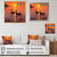 Cygnes amoureux, coucher de soleil romantique-972005409-972005408
