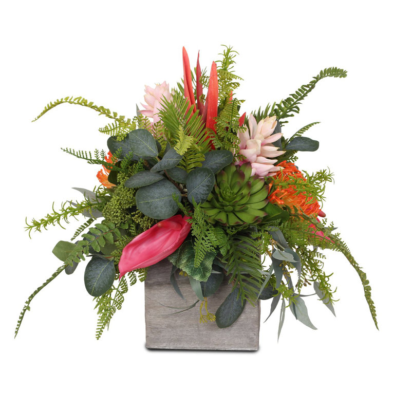 Magnifique arrangement floral de fleurs en soie dans un pot en bois