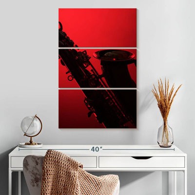 Silhouette de saxophone Abarca sur fond rouge