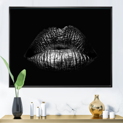 " Sexy Golden Metallized Female Lips I "