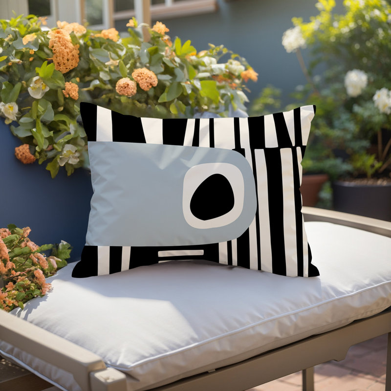 Oreiller rectangulaire réversible intérieur / extérieur Jina, Gris / noir / blanc cassé, H 14 po x l 20 po