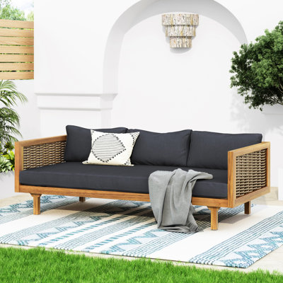 Lit de jour 3 places avec accoudoirs, coussins gris foncé, structure en bois, assise et dossier à lattes, rembourrage imperméable, hauteur du produit : 63,3 cm, assemblage requis, usage extérieur, base, profondeur d'assise : 83,3 cm.