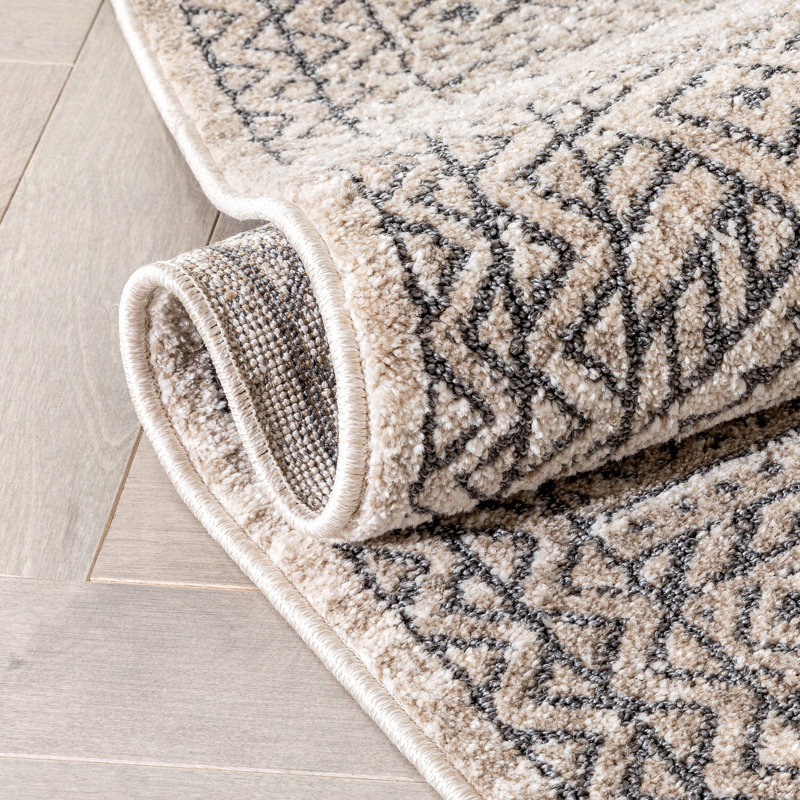Gray Geometric Synthetic Easy Care Area Rug 47" x 63"