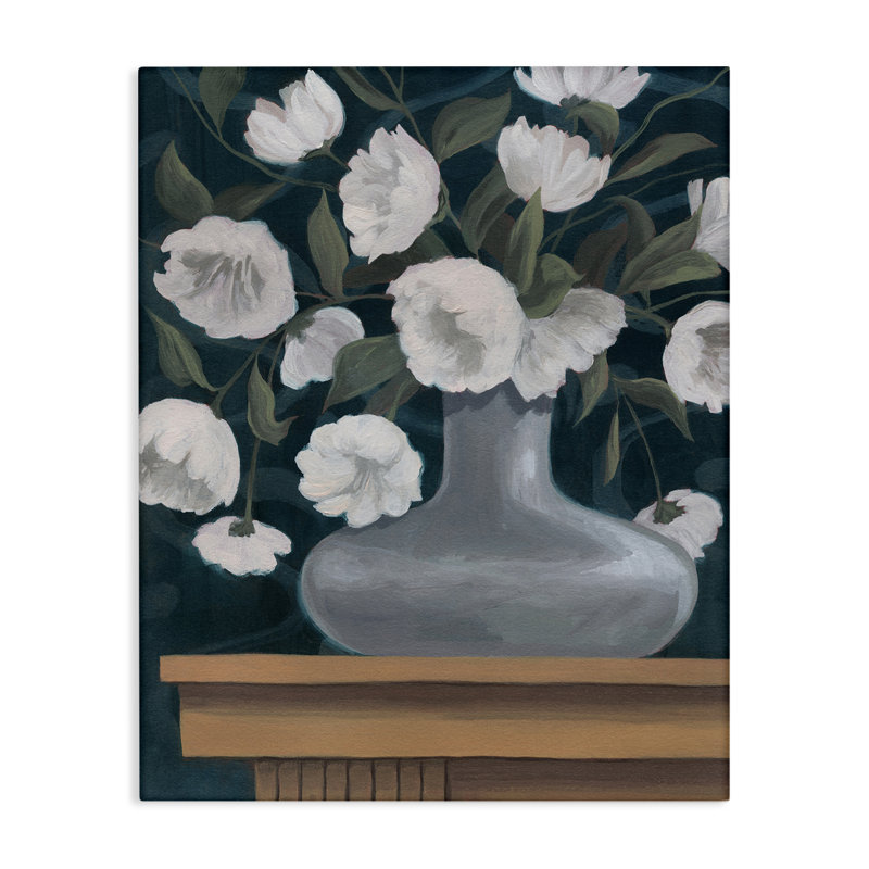 Art mural sur toile "Fleurs blanches dans un vase rond" par Grace Popp, H 30 po x l 24 po