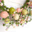 Couronne de Pâques avec œufs colorés pour décoration murale de porte d'entrée