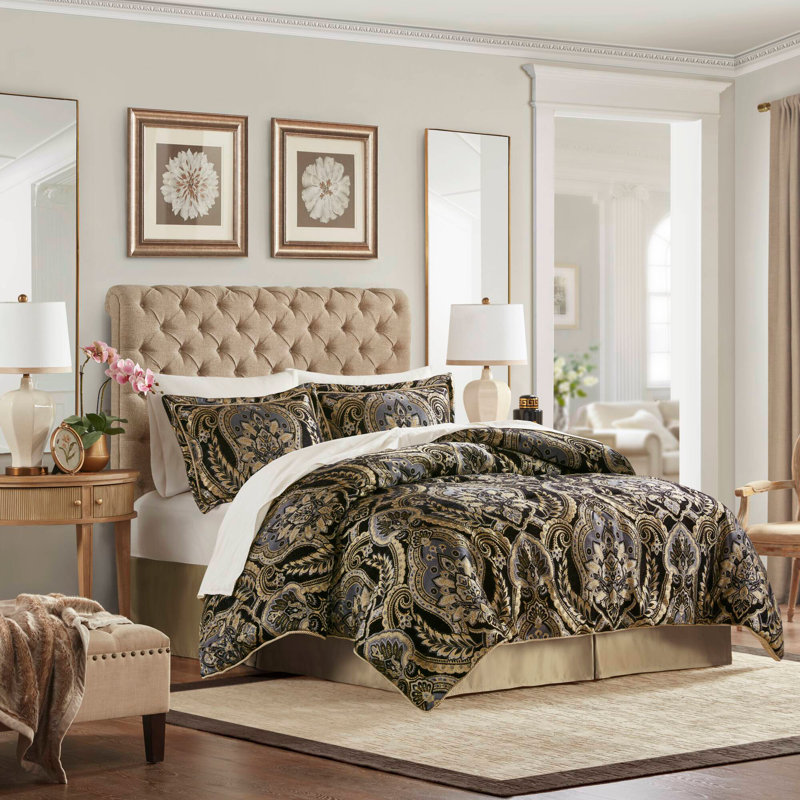 4-Piece Classic Queen Comforter Set - Timeless Design
