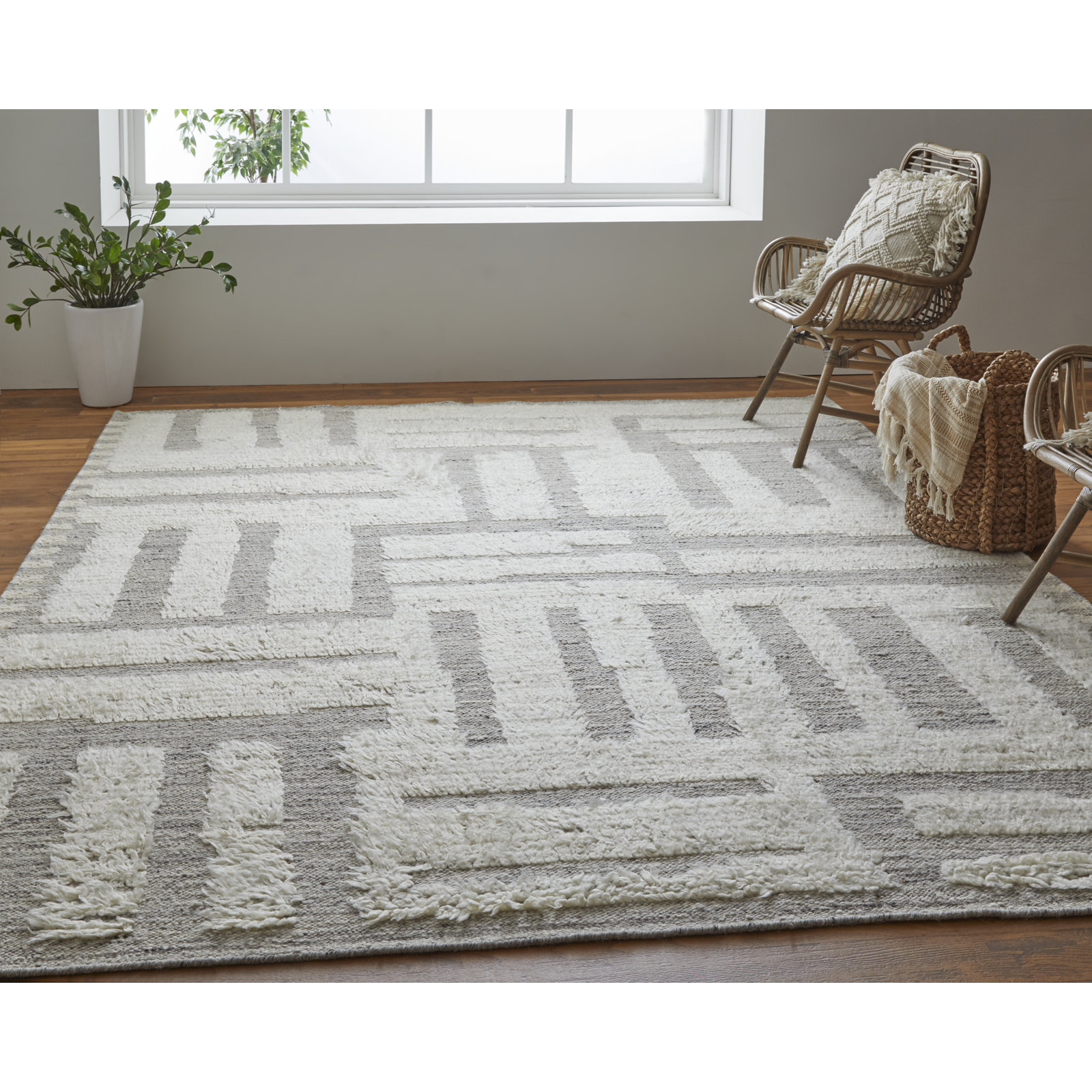 Jalaycia Gray Hand-Woven Geometric Wool Rug, Rectangle 3'6" x 5'6"