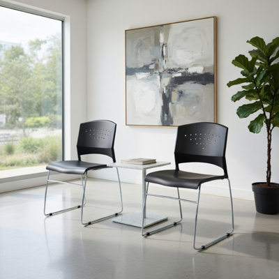 Ensemble de 2 chaises empilables Anu, en polypropylène noir sculpté, base en traîneau chromé