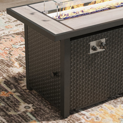 Foyer de table d'extérieur au propane en osier H 25 po x l 45 po avec écran en verre