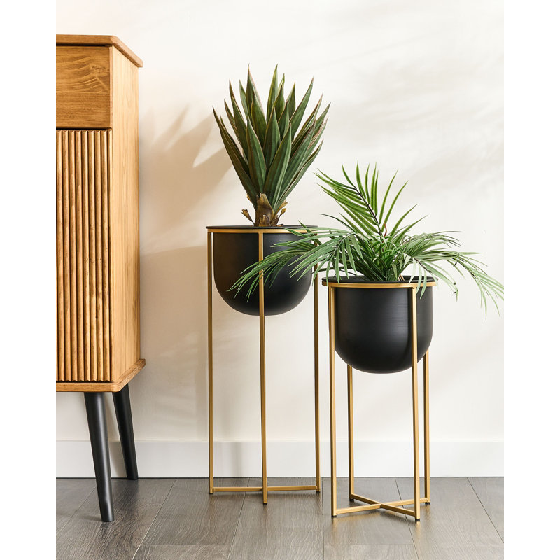Beatric Statue Planter