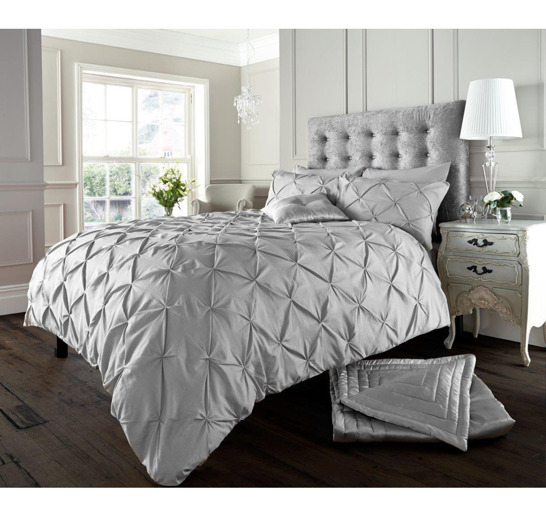 Jaimes Duvet Cover Set