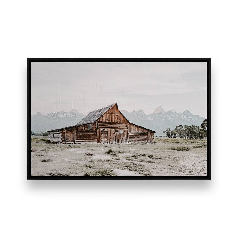 «Mountainside Ranch on Canvas» par Krista Mosakowski, reproduction, H 26 po x l 38 po, Cadre flottant noir satiné